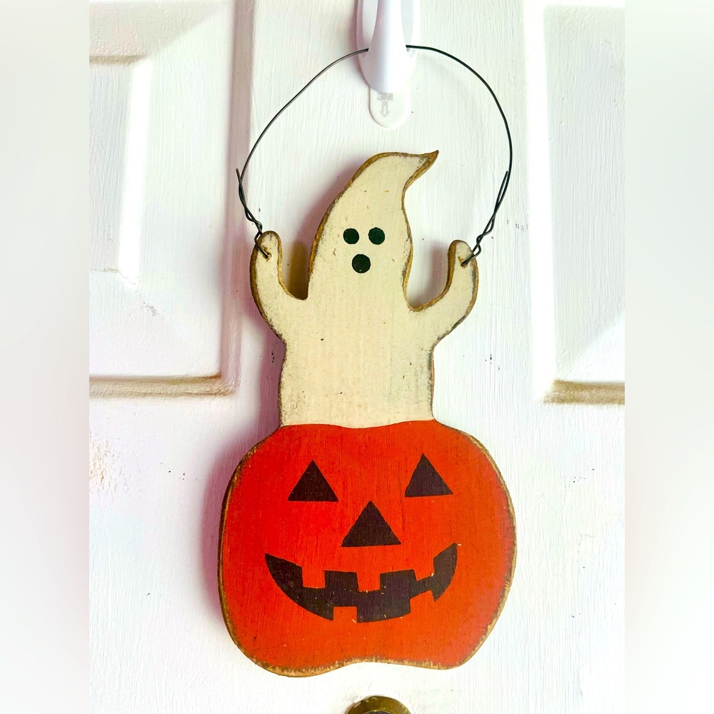 *Ghost in Jack O Lantern Wooden Hanger